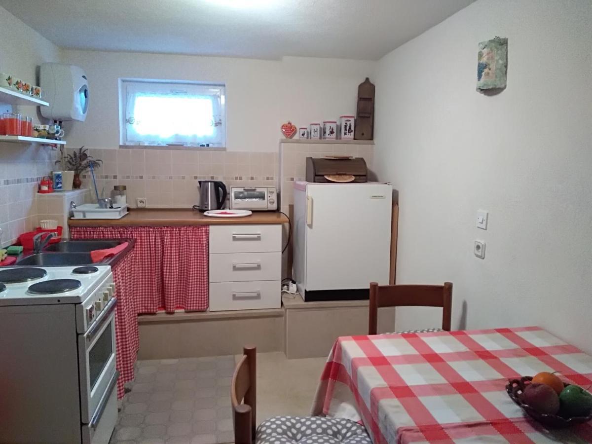 Ferienwohnung Apartman Tri Palme Gabonjin Zimmer foto